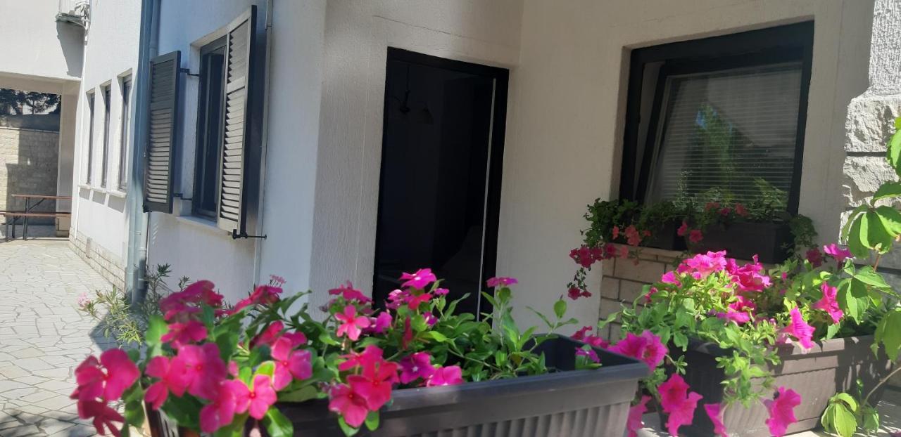 Apartments Ruzica พูลา ภายนอก รูปภาพ