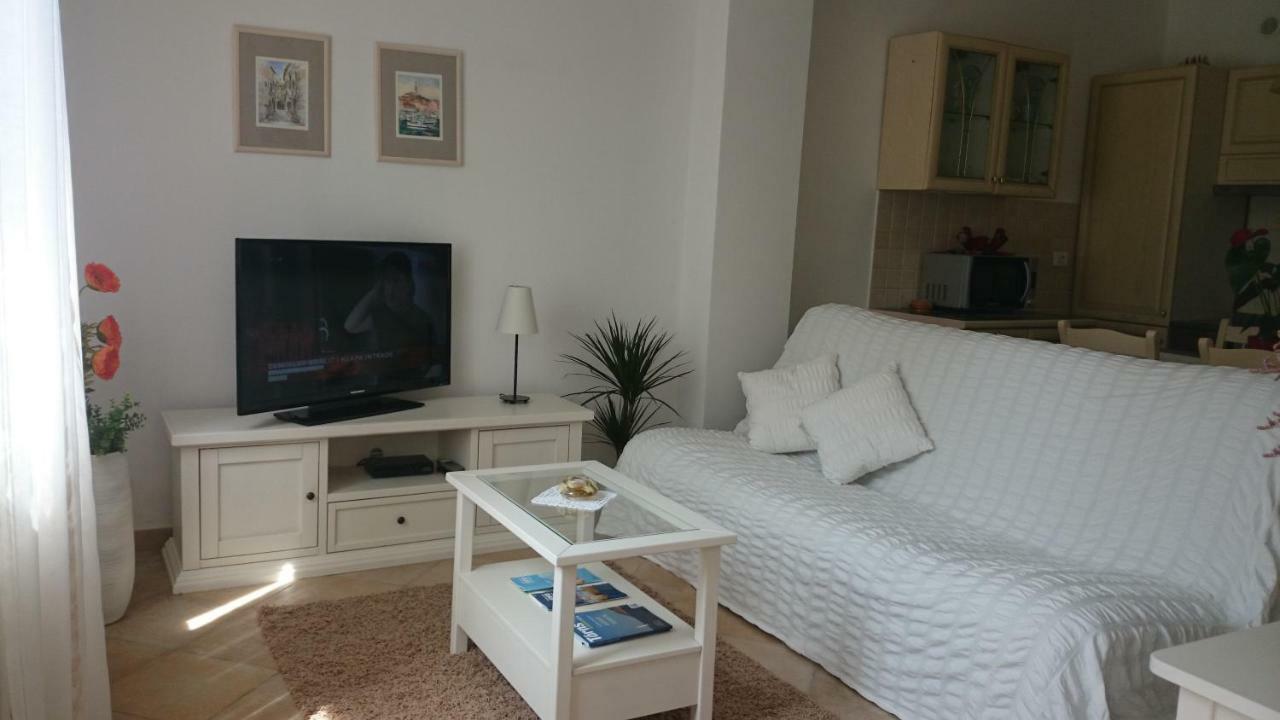 Apartments Ruzica พูลา ภายนอก รูปภาพ