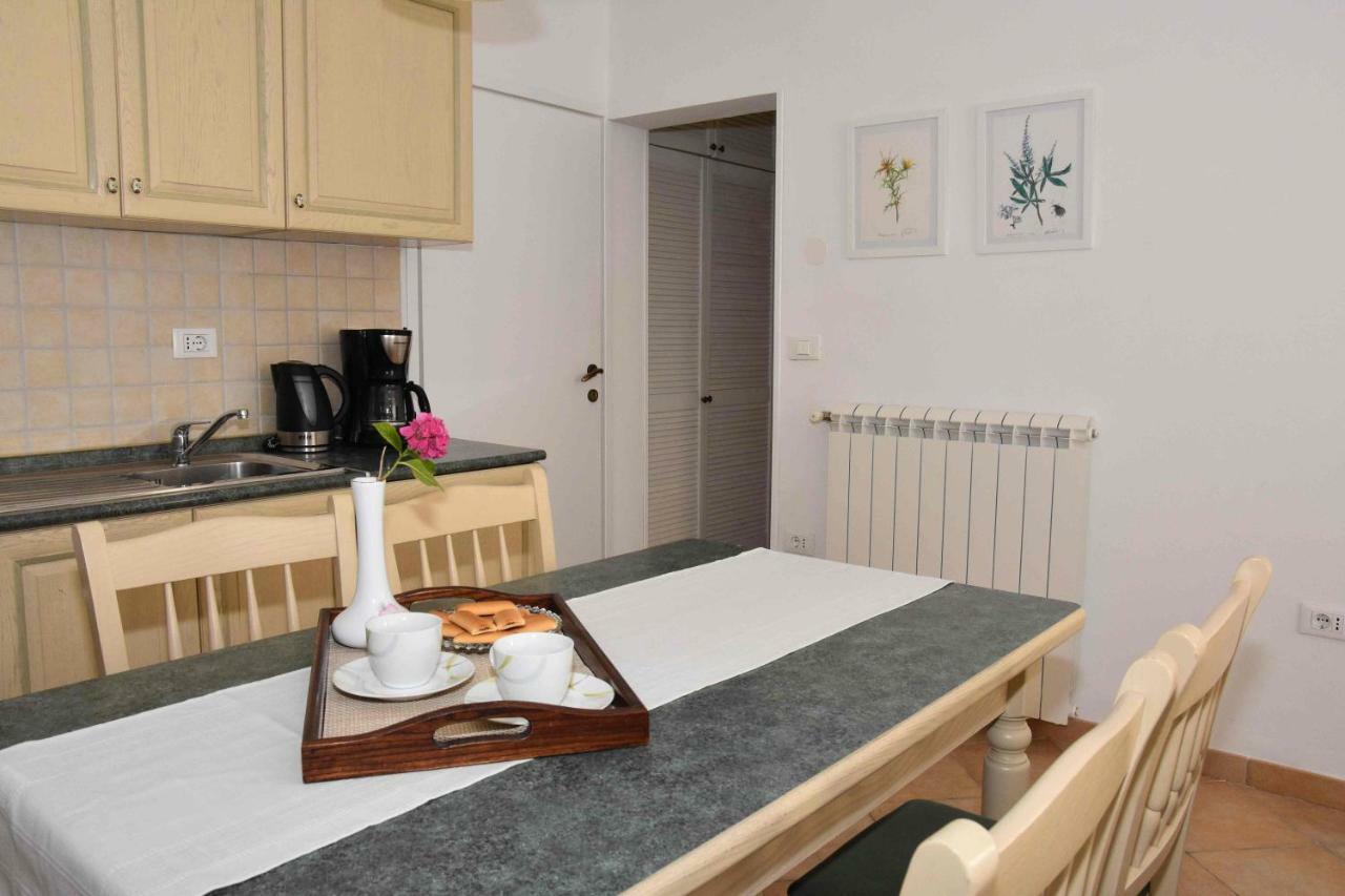 Apartments Ruzica พูลา ภายนอก รูปภาพ